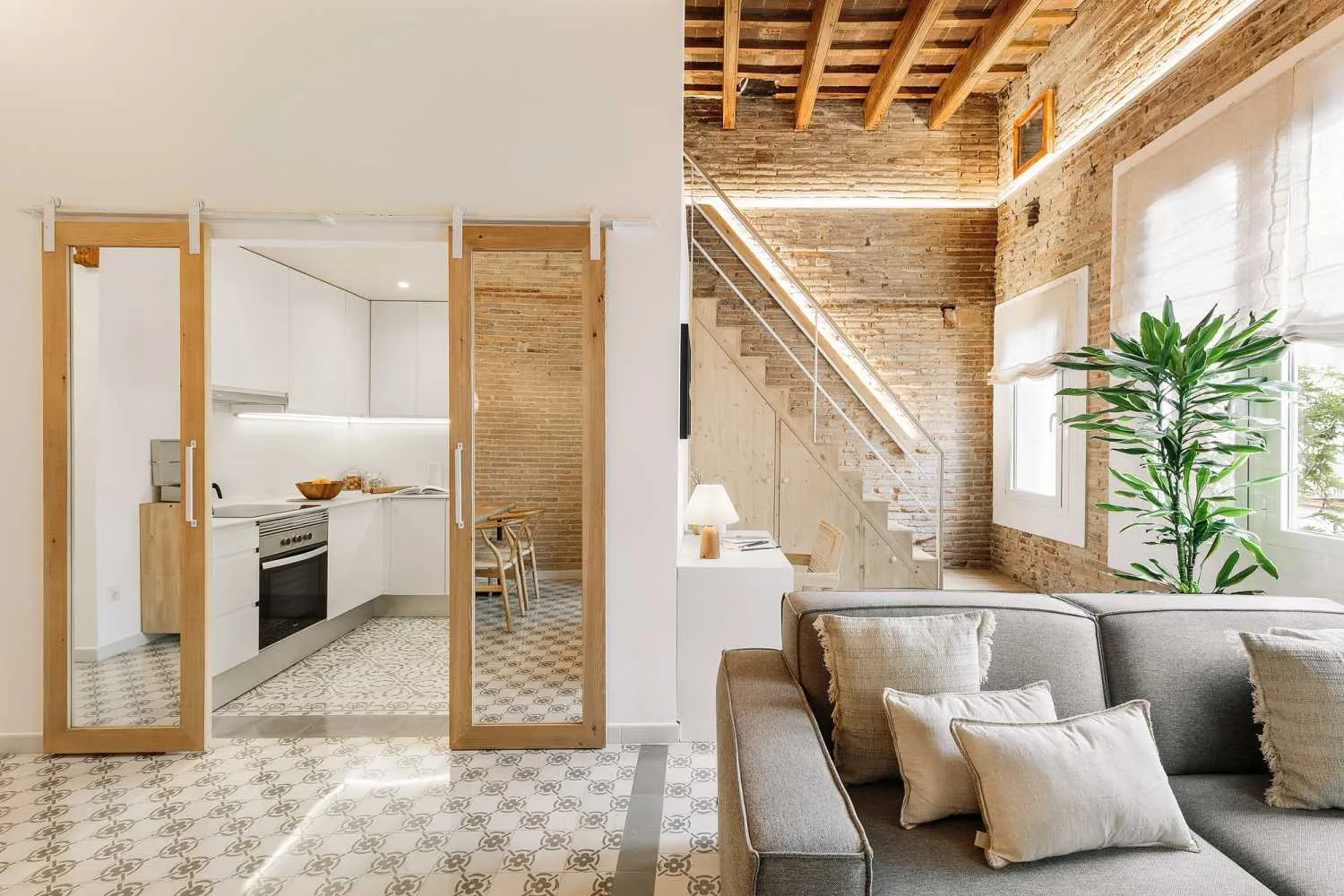 Luxurious Barcelona Flat With High-speed Fiber & Pro-grade Home Office Setup #3