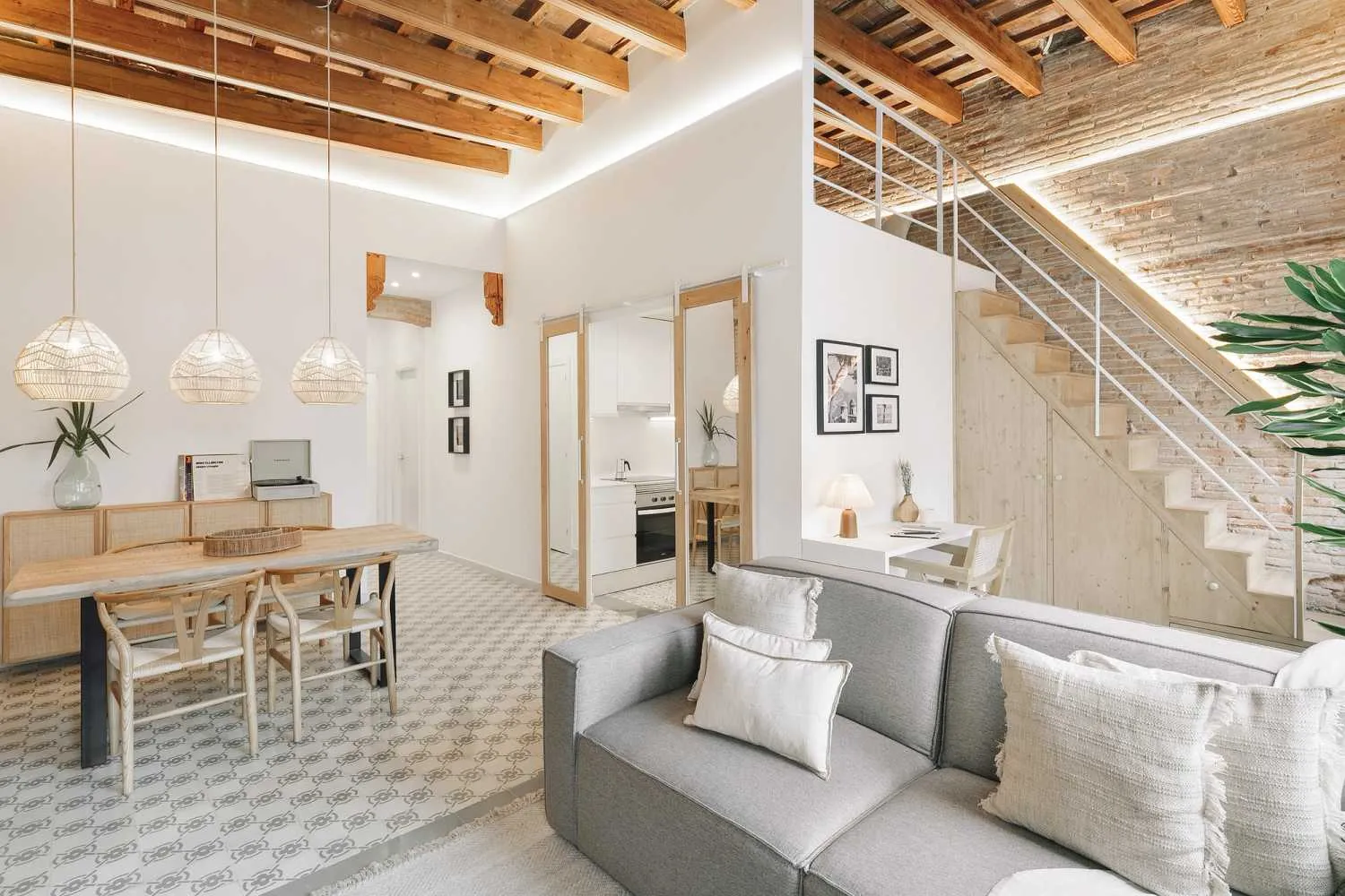 Luxurious Barcelona Flat With High-speed Fiber & Pro-grade Home Office Setup #2