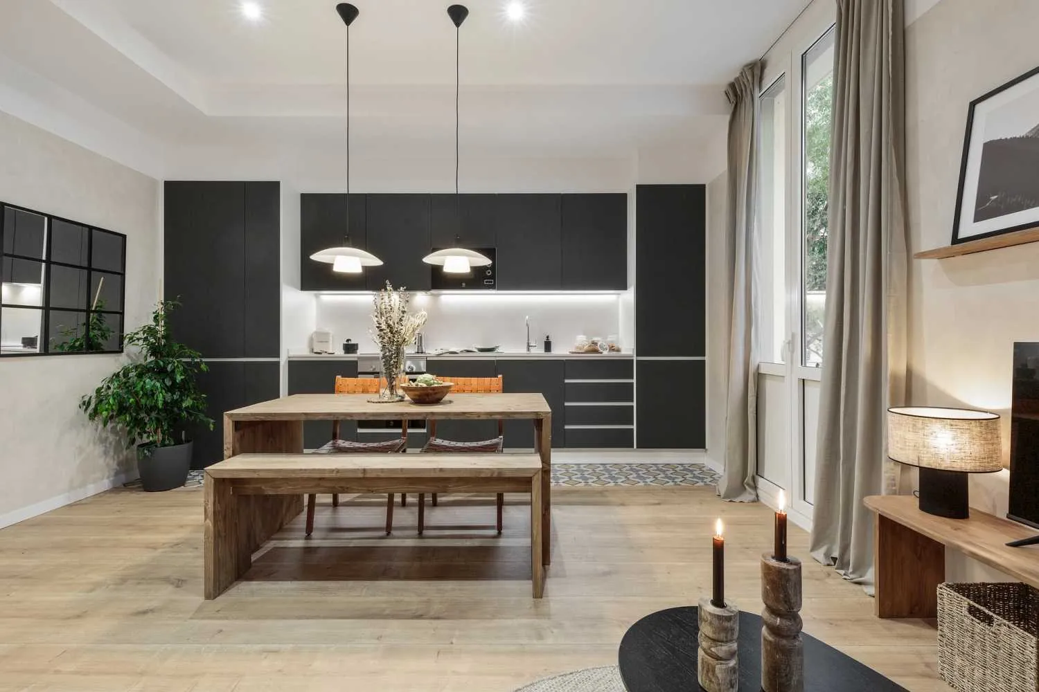 Sleek 76m2 Barcelona Flat With Gigabit Internet, Dual Monitors & Premium Home Office #3