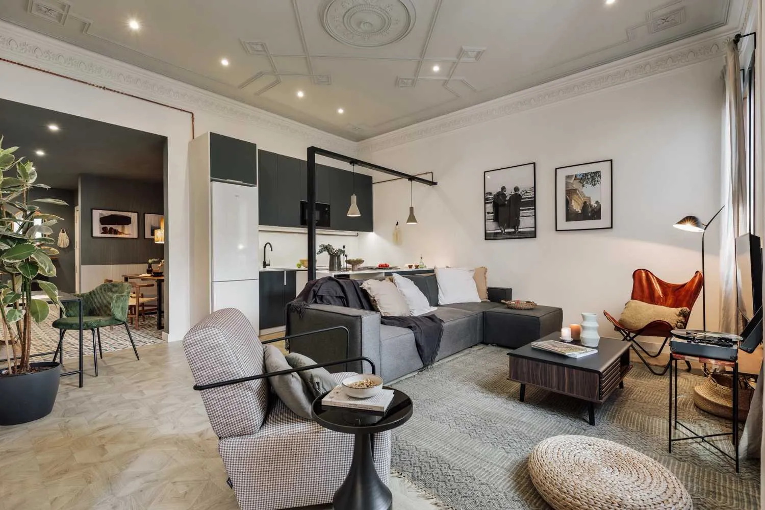 Barcelona Airy Flat With Ultra-fast Wifi & Pro Home Office Setup #5