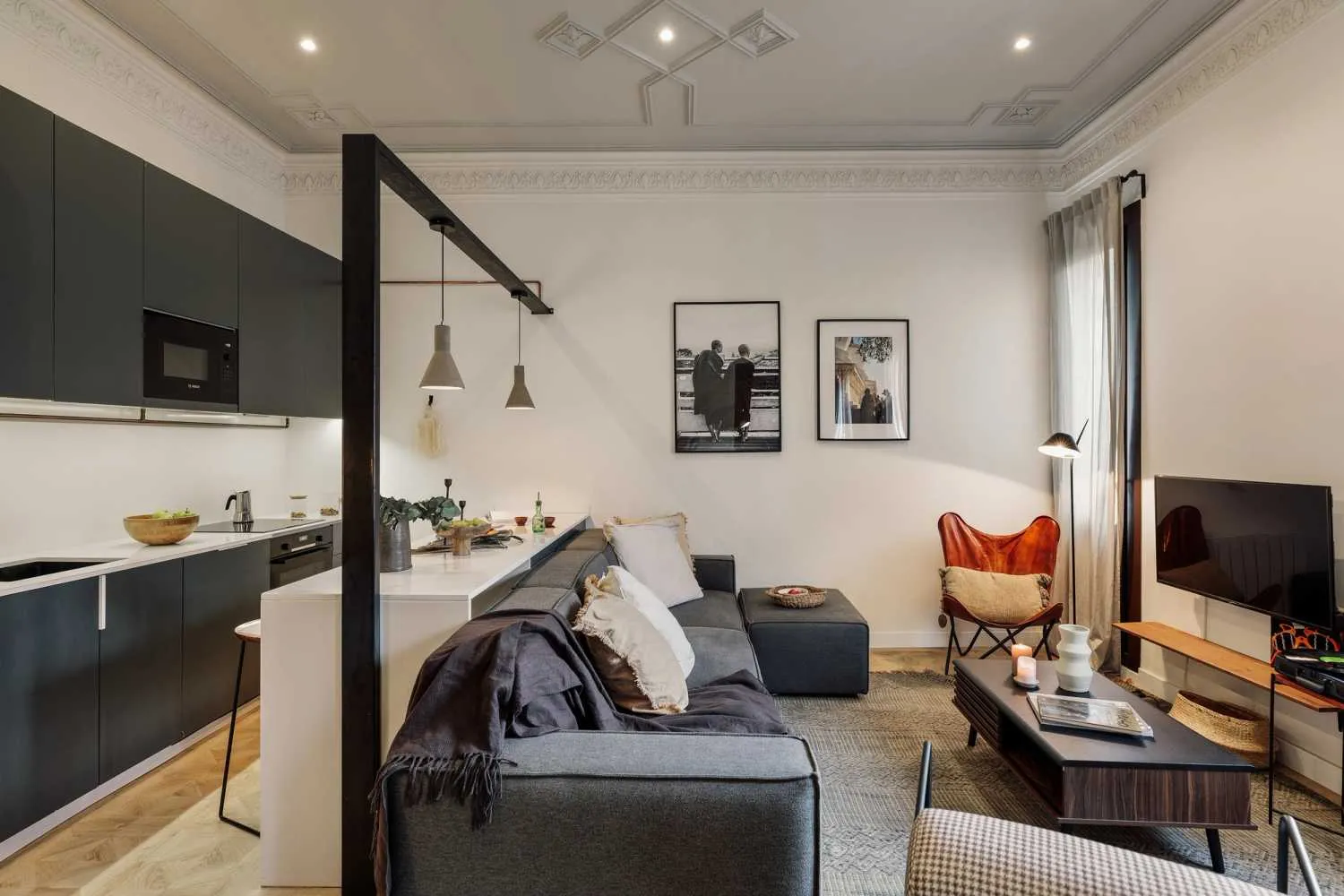 Barcelona Airy Flat With Ultra-fast Wifi & Pro Home Office Setup #3
