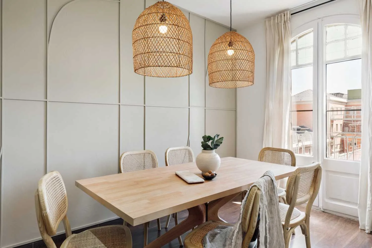 Modern Barcelona Flat With Gigabit Internet & Pro Workspace For Remote Work #2