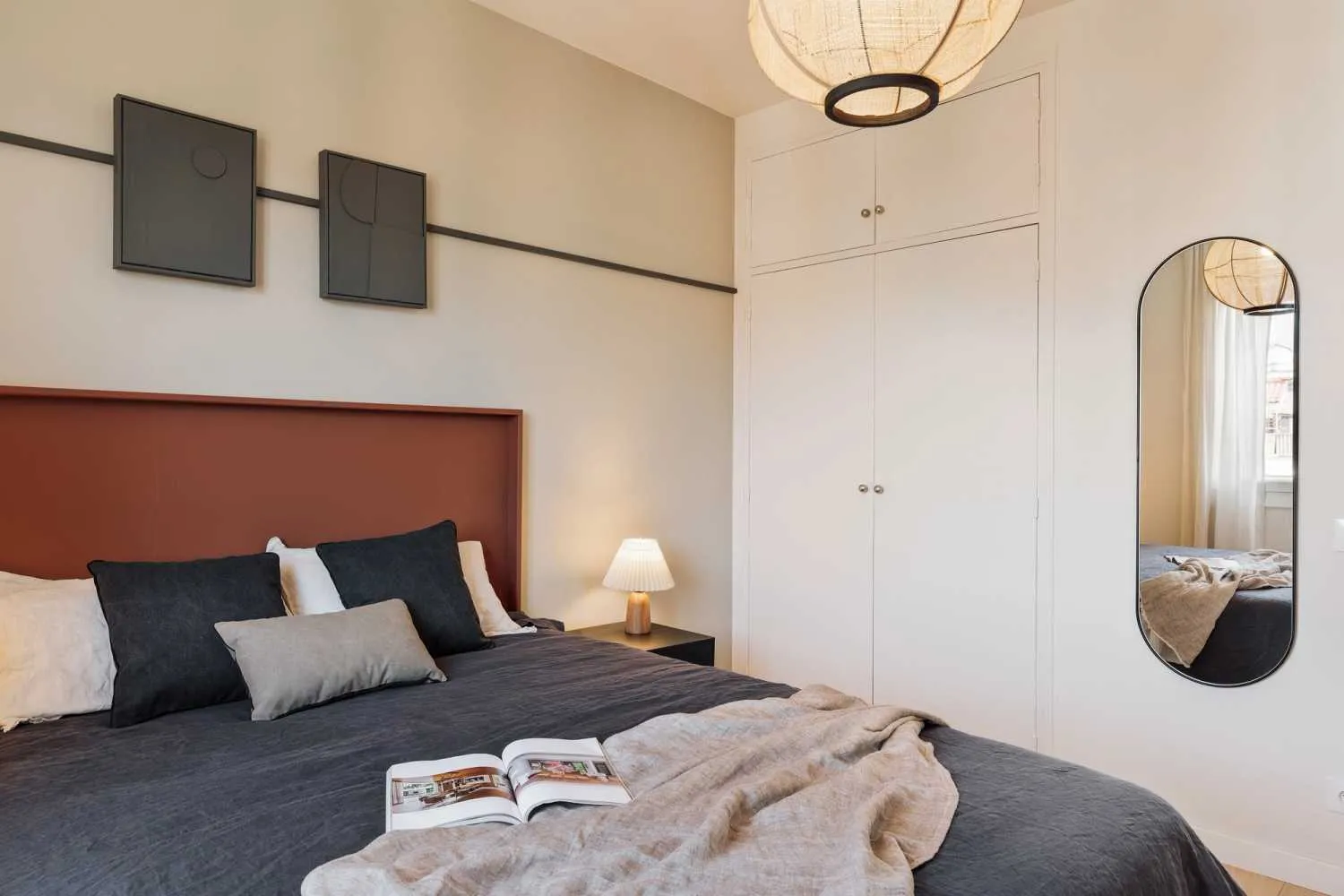 Sleek 3-bed Barcelona Flat With Ultra-fast Wifi, Dual Monitors & Ergonomic Workspace #3