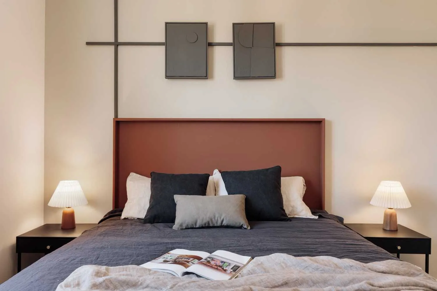 Sleek 3-bed Barcelona Flat With Ultra-fast Wifi, Dual Monitors & Ergonomic Workspace #2