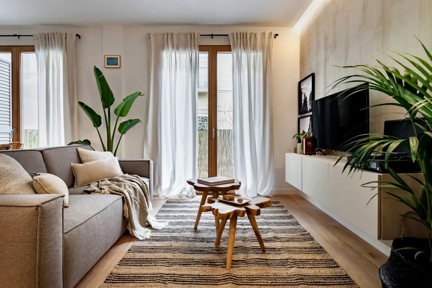 Designer 2br Flat With Gigabit Internet & Pro Workspace In Barcelona #3