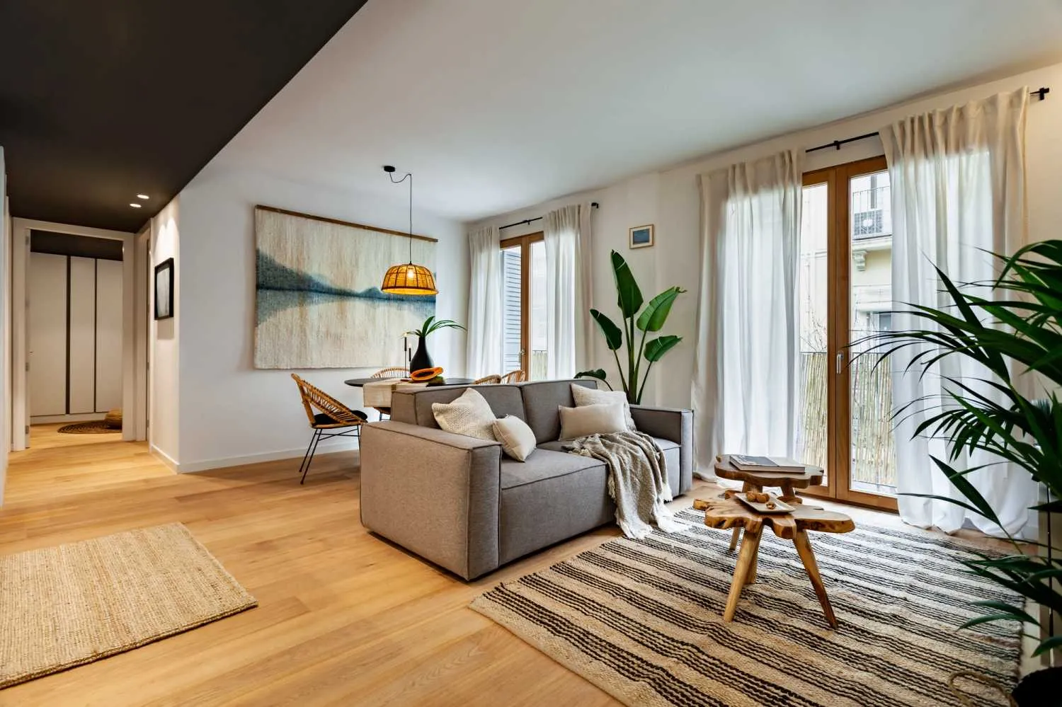 Designer 2br Flat With Gigabit Internet & Pro Workspace In Barcelona #2