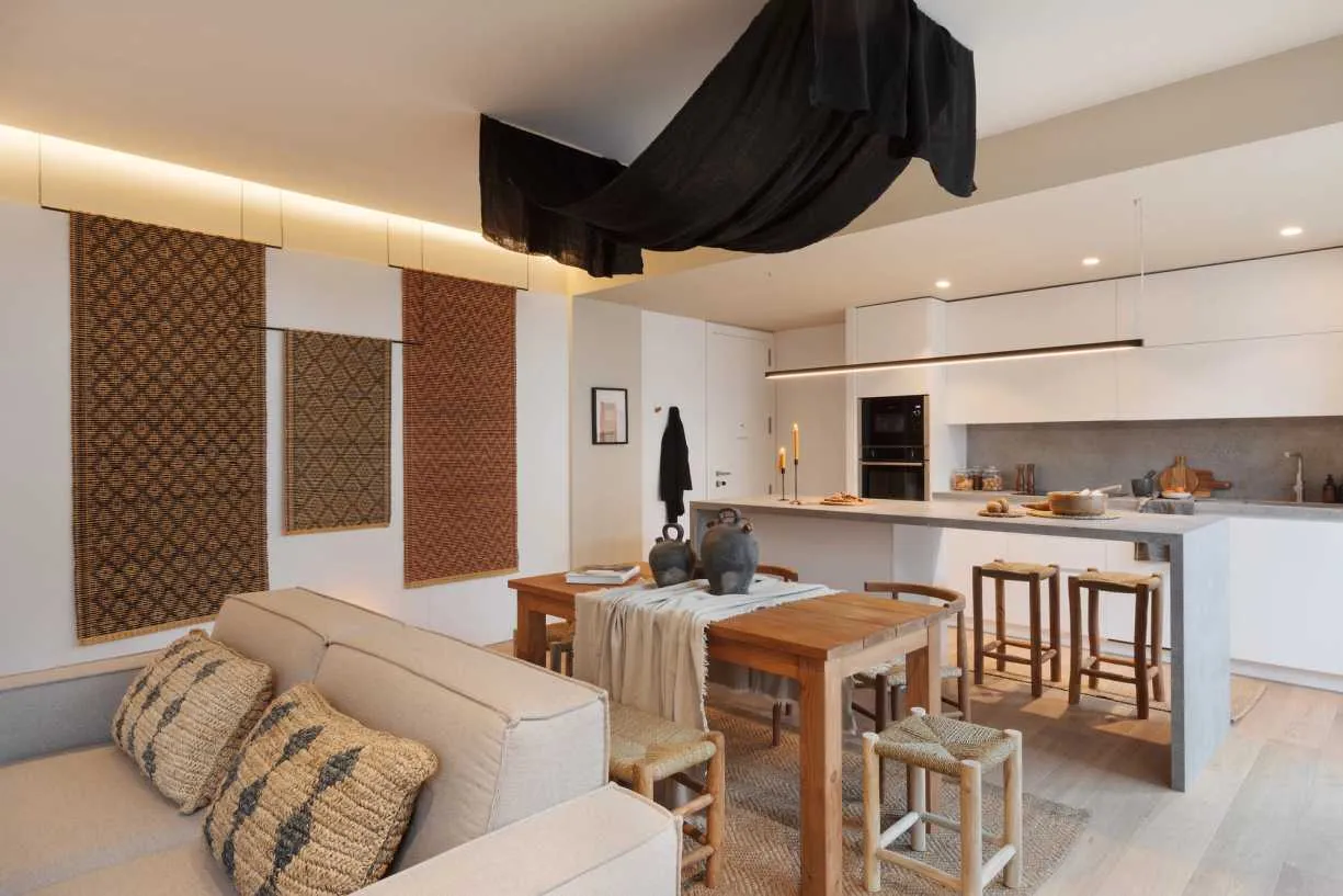 Sophisticated 65m2 Barcelona Flat With Gigabit Internet And Professional Workstation Setup #2