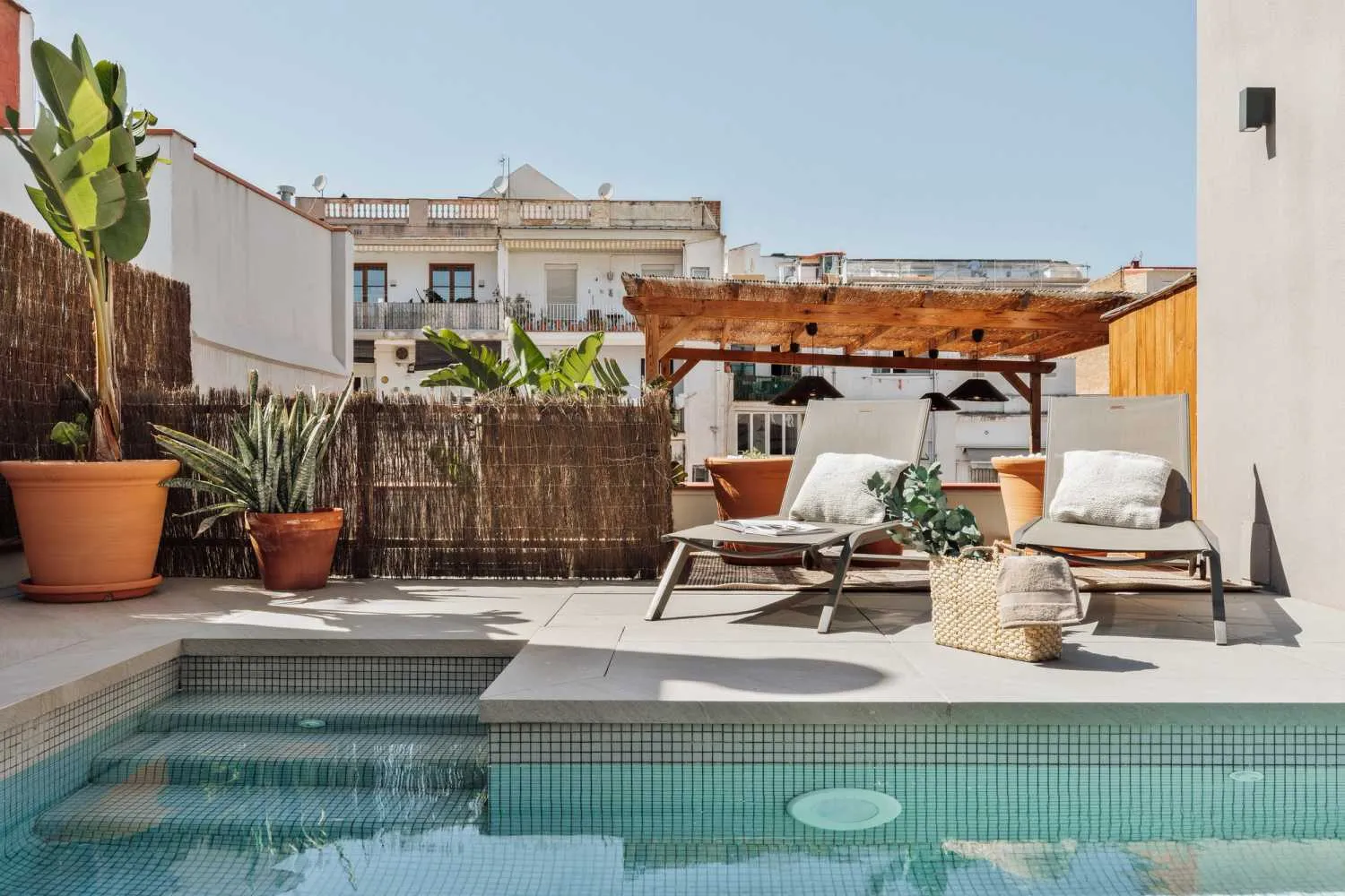 Sophisticated 65m2 Barcelona Flat With Gigabit Internet And Professional Workstation Setup #4