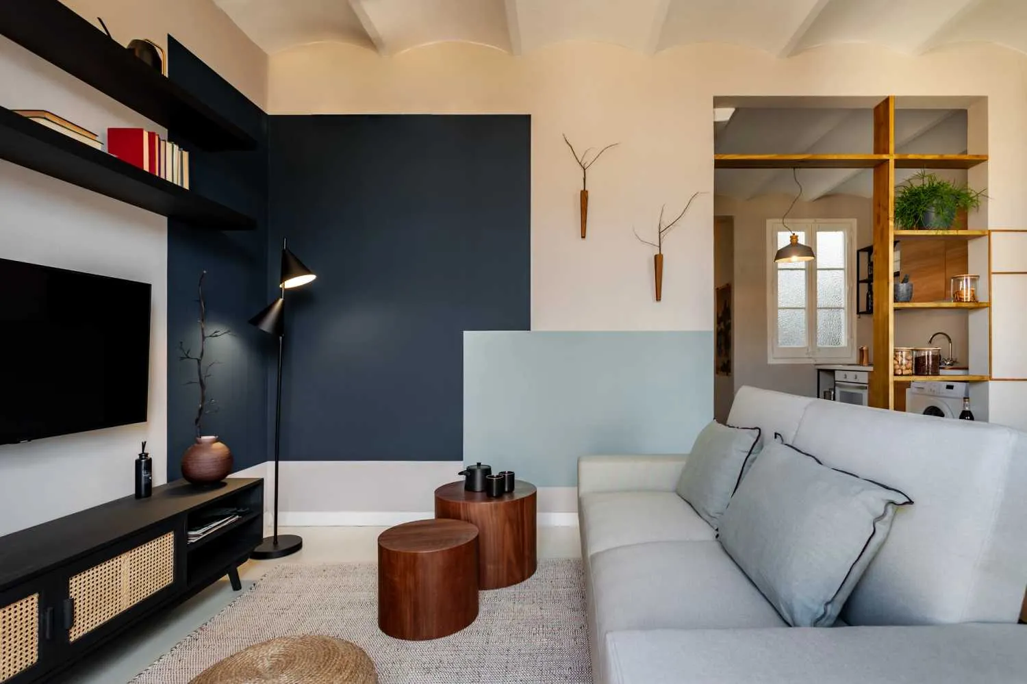 Airy 54m2 Barcelona Flat With Gigabit Internet & Professional Workspace Setup #4