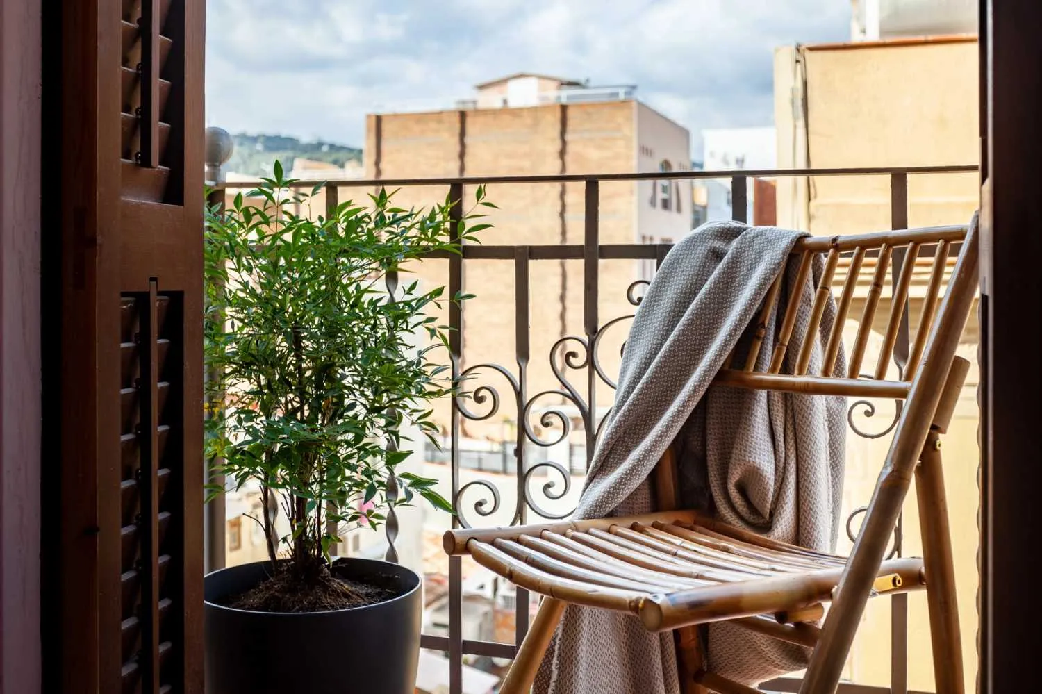 Airy 54m2 Barcelona Flat With Gigabit Internet & Professional Workspace Setup #3