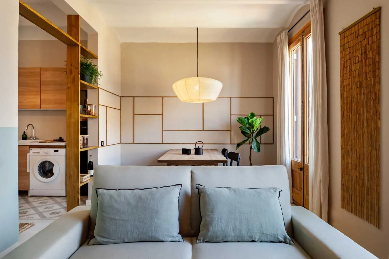 Airy 54m2 Barcelona Flat With Gigabit Internet & Professional Workspace Setup #2