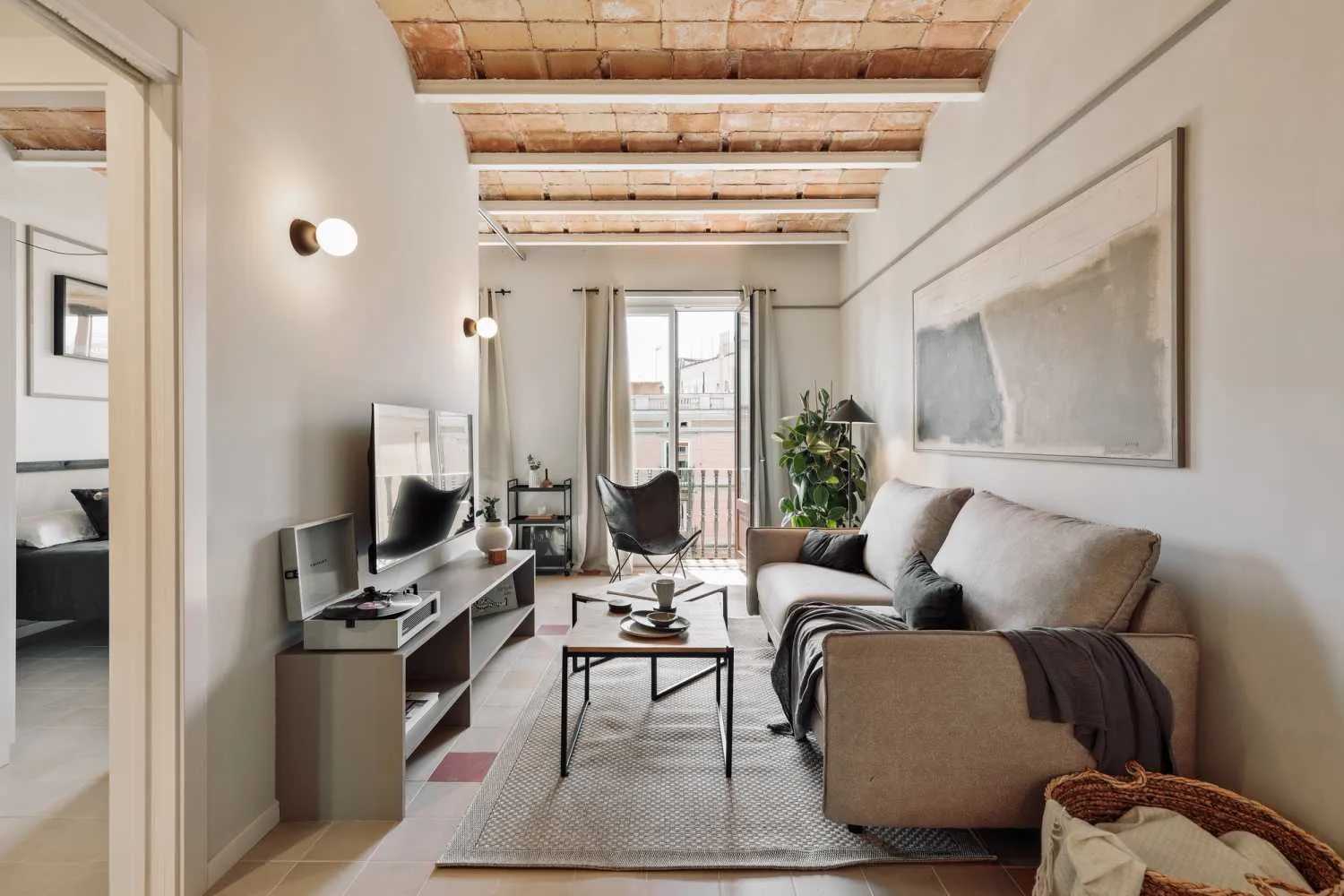Luxurious 76m2 Barcelona Flat With High-speed Fiber & Pro Work Setup For Remote Professionals #2