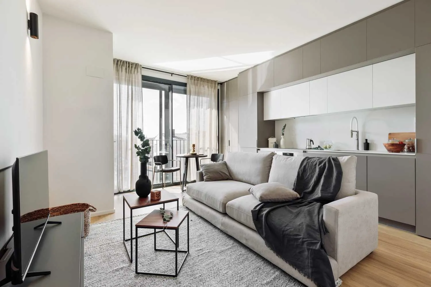Stylish 45m2 Barcelona Flat With High-speed Fiber & Pro Streaming Setup For Digital Nomads #3