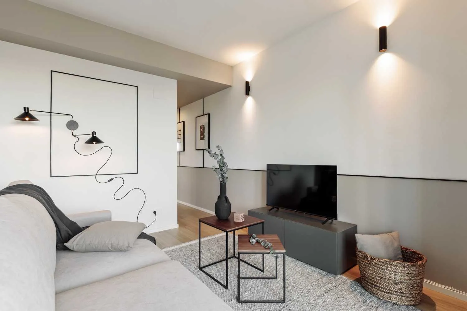 Stylish 45m2 Barcelona Flat With High-speed Fiber & Pro Streaming Setup For Digital Nomads #4