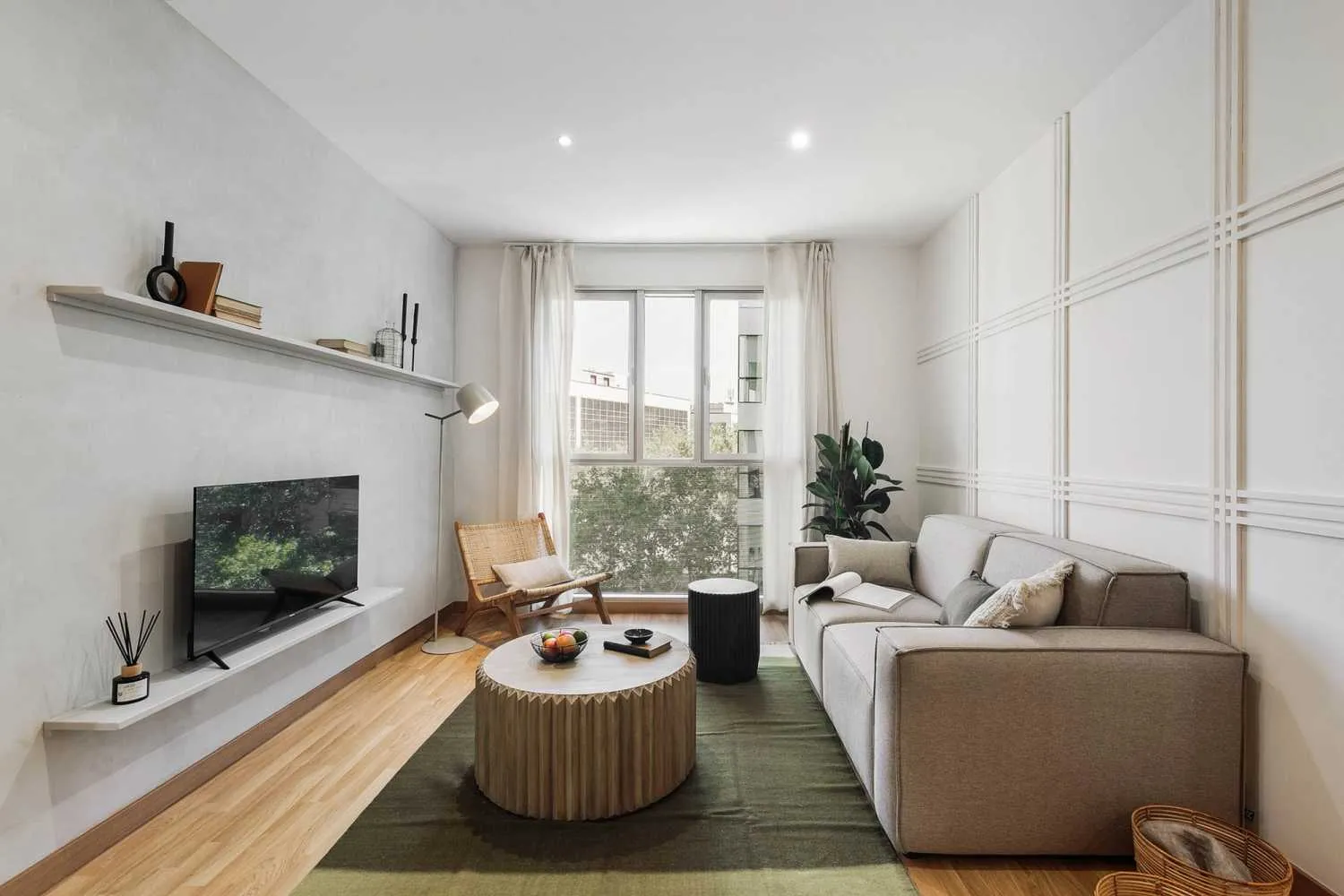 Modern Barcelona Flat With High-speed Wifi And Pro Home Office Setup For Digital Nomads #3