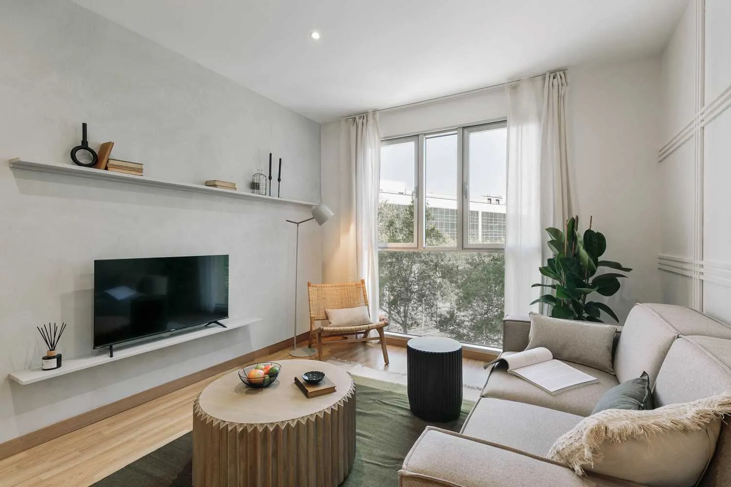 Modern Barcelona Flat With High-speed Wifi And Pro Home Office Setup For Digital Nomads #2