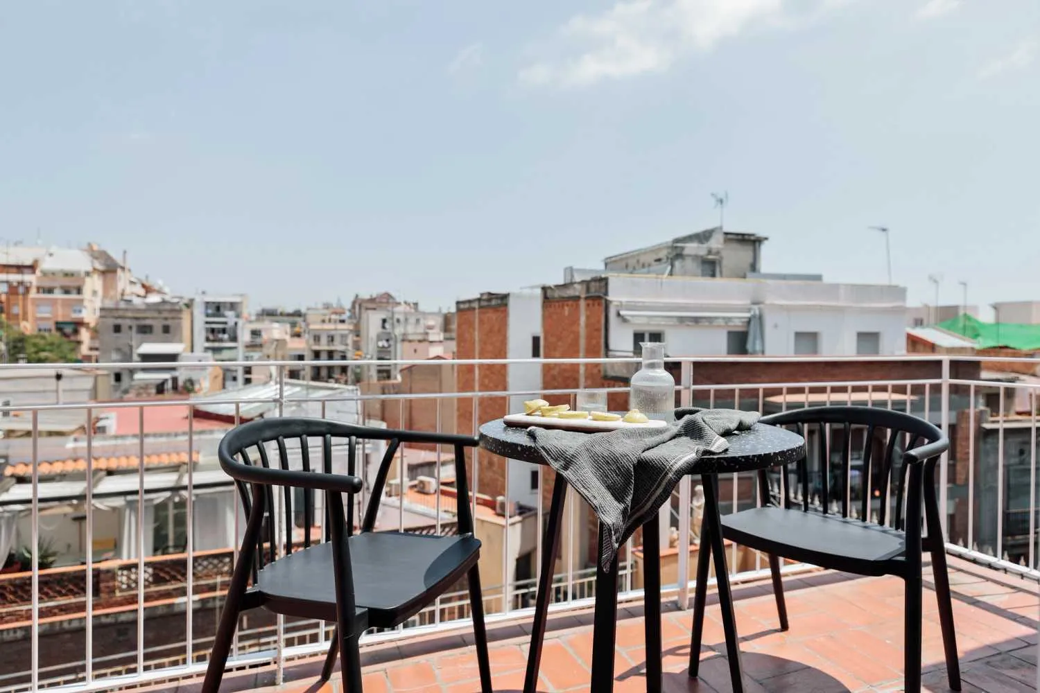 Modern 3-bed City Flat With High-speed Wifi And Home Office Setup In Barcelona #2