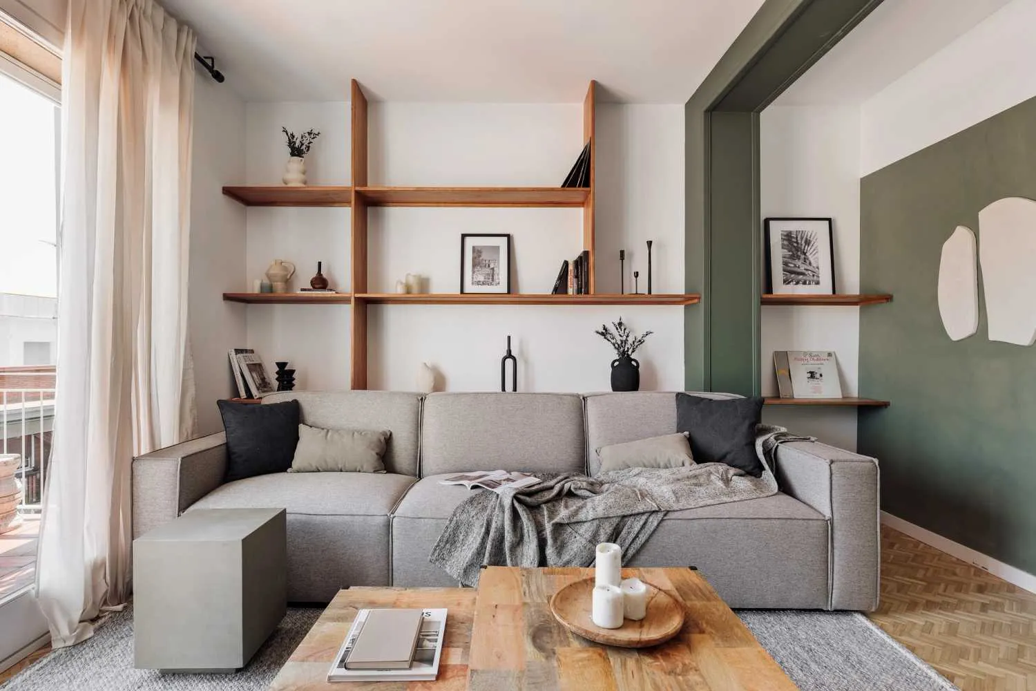 Modern 3-bed City Flat With High-speed Wifi And Home Office Setup In Barcelona #3
