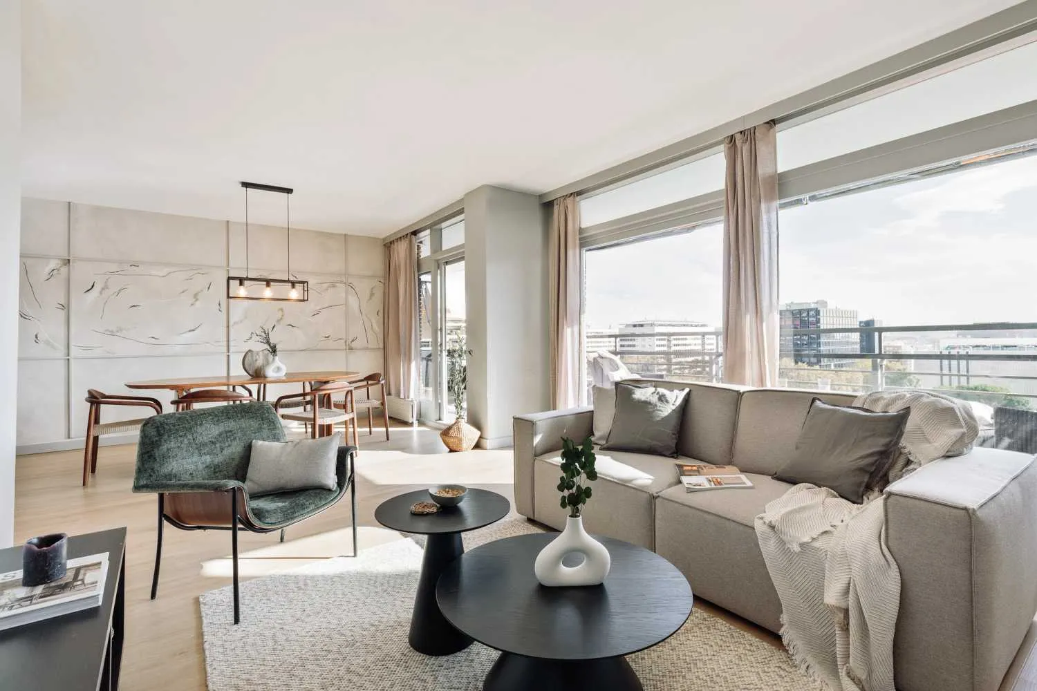 Curated Barcelona Flat With High-speed Fiber & Pro Workstation For Digital Nomads #5