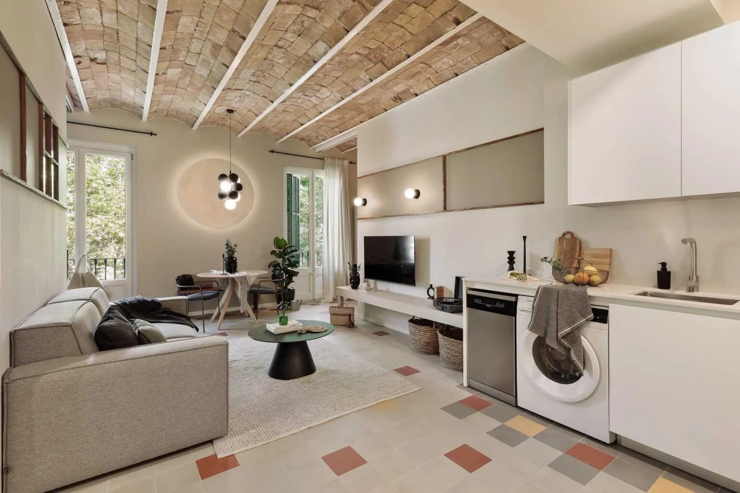 Trendy Barcelona Flat With Premium Workspace & Gigabit Internet For Remote Work #4