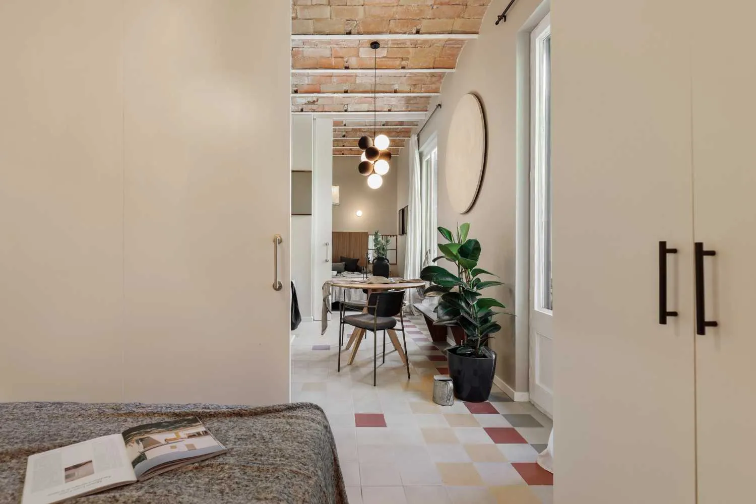 Trendy Barcelona Flat With Premium Workspace & Gigabit Internet For Remote Work #2