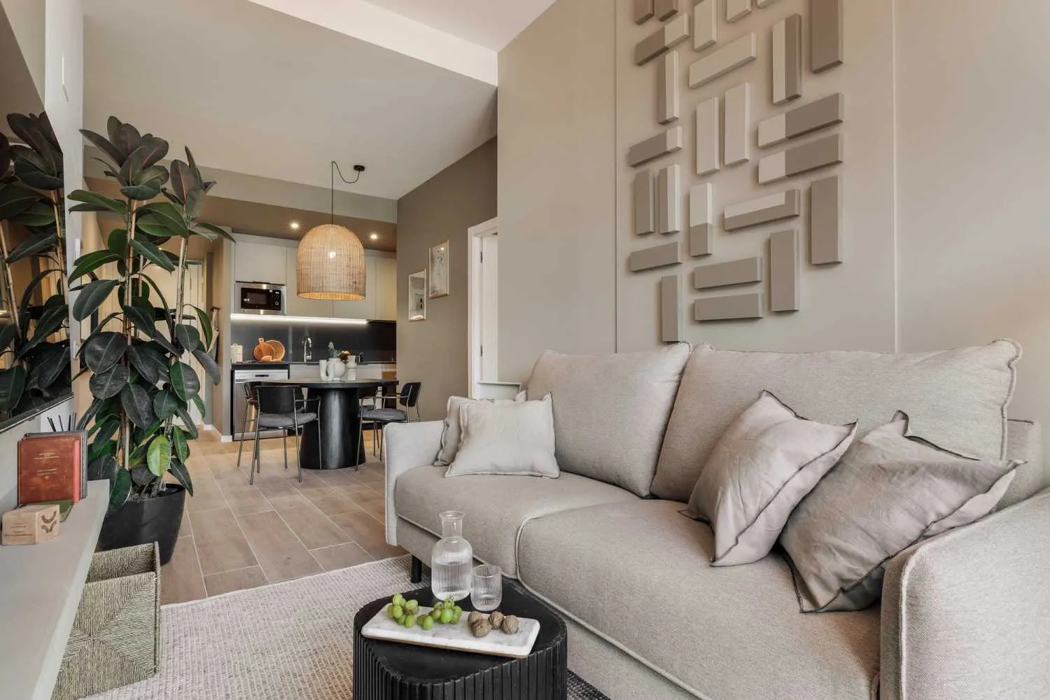 Contemporary Barcelona Flat With High-speed Fiber & Pro Workspace For Remote Work #4
