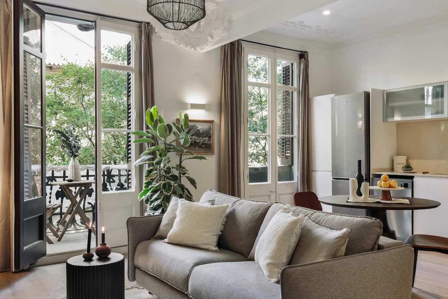 Modern Barcelona Studio With Gigabit Internet, External Displays, And Outdoor Space #3
