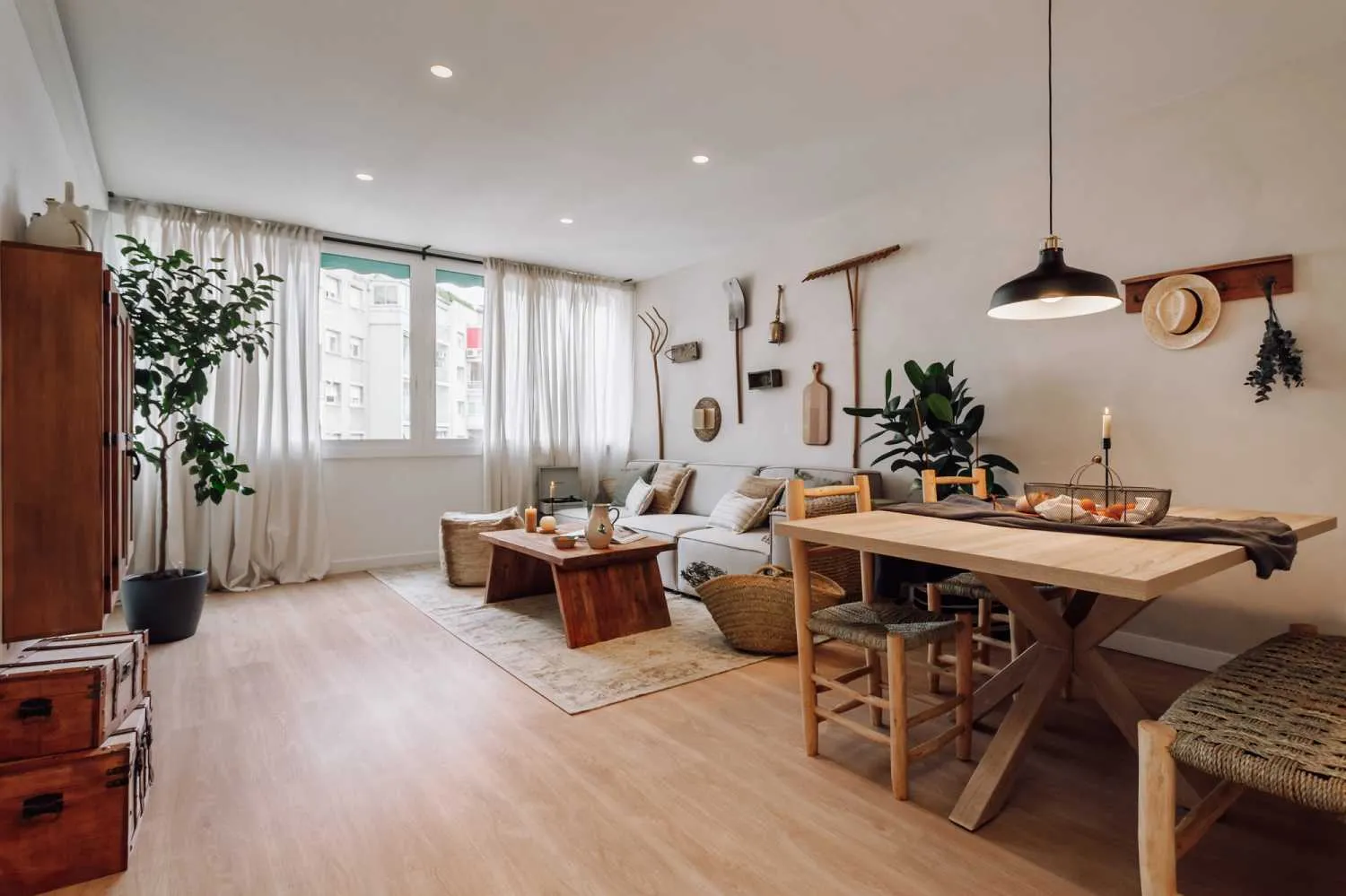Spacious Barcelona Flat With High-speed Fiber & Pro Workstation For Remote Professionals #2
