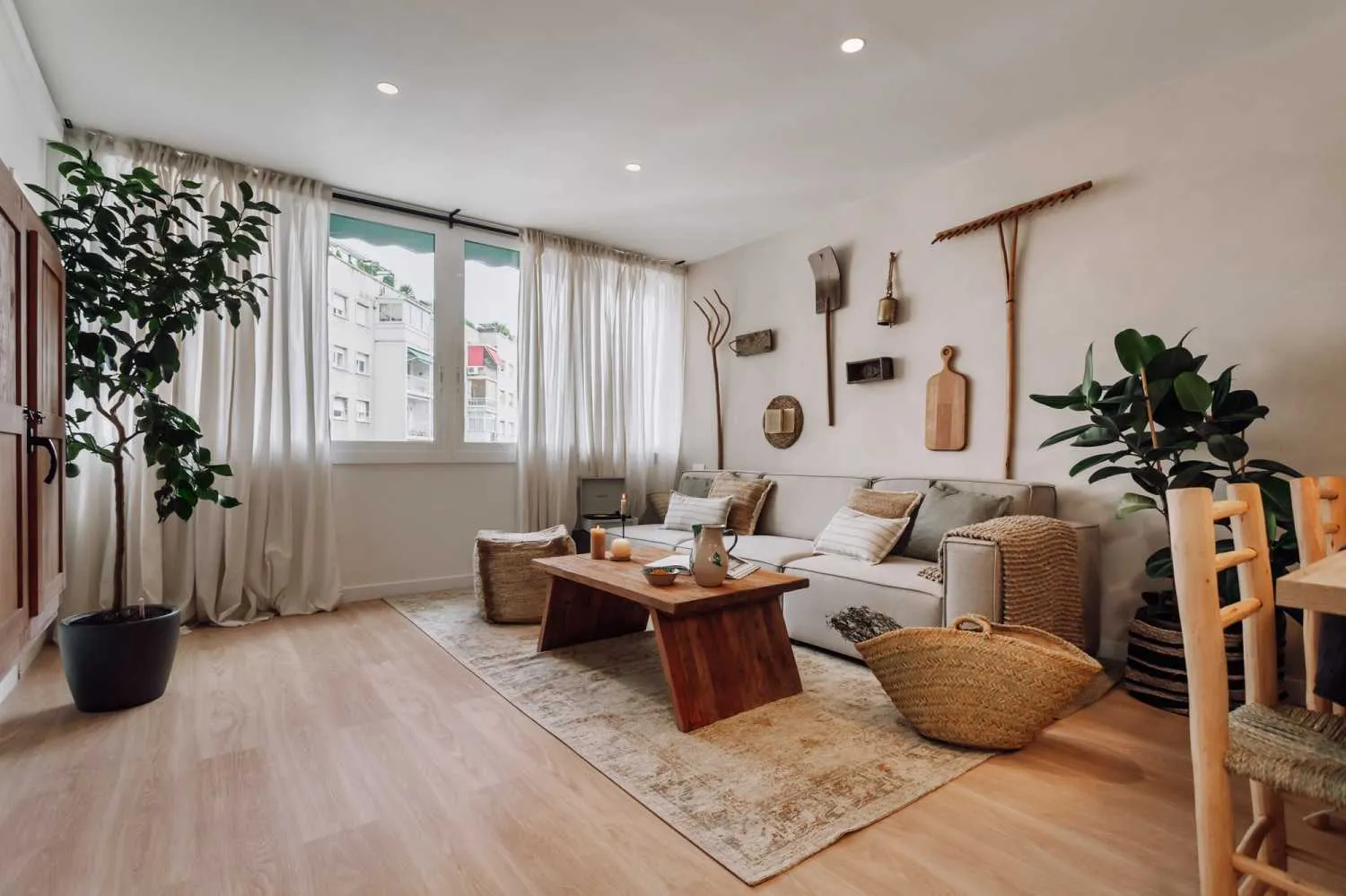 Spacious Barcelona Flat With High-speed Fiber & Pro Workstation For Remote Professionals #3