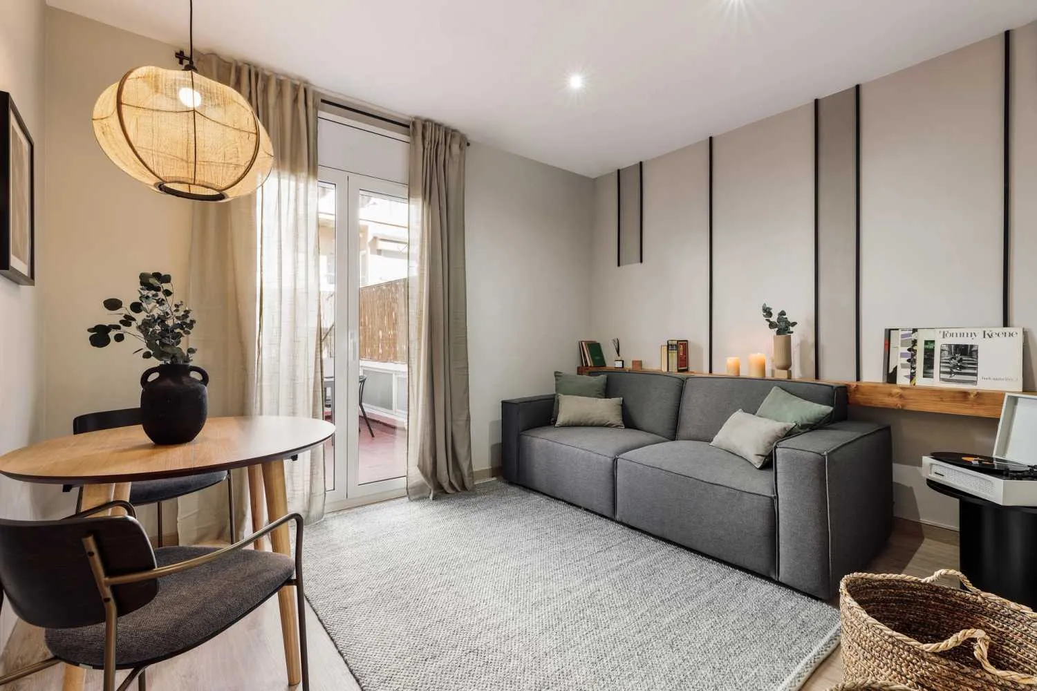 Impressive 2-bed Flat With Ultra-fast Wifi & External Displays In Barcelona #3