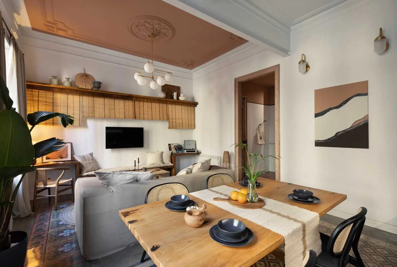 Airy 80m2 Barcelona Flat With Gigabit Internet & Pro Workspace For Digital Nomads #2
