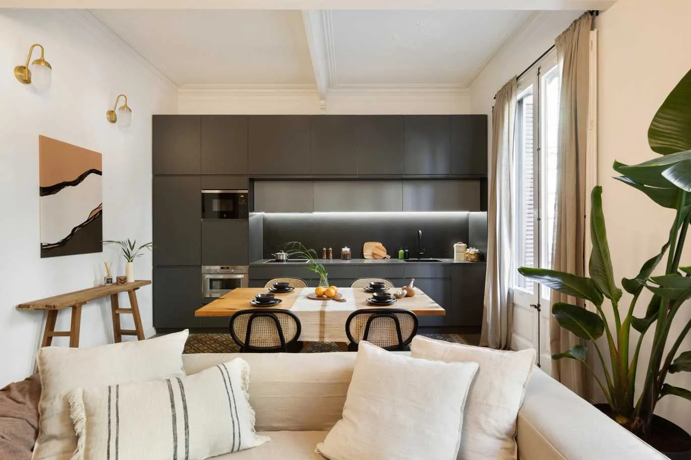 Airy 80m2 Barcelona Flat With Gigabit Internet & Pro Workspace For Digital Nomads #5