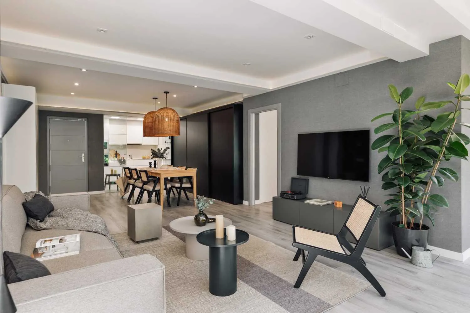 Luxury Barcelona Penthouse With Gigabit Internet & Home Office Setup In The City Center #3