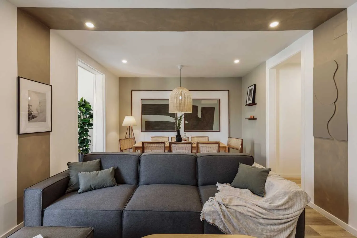Vast Barcelona Flat With Pro Home Office & Streaming Setup For Digital Nomads #2