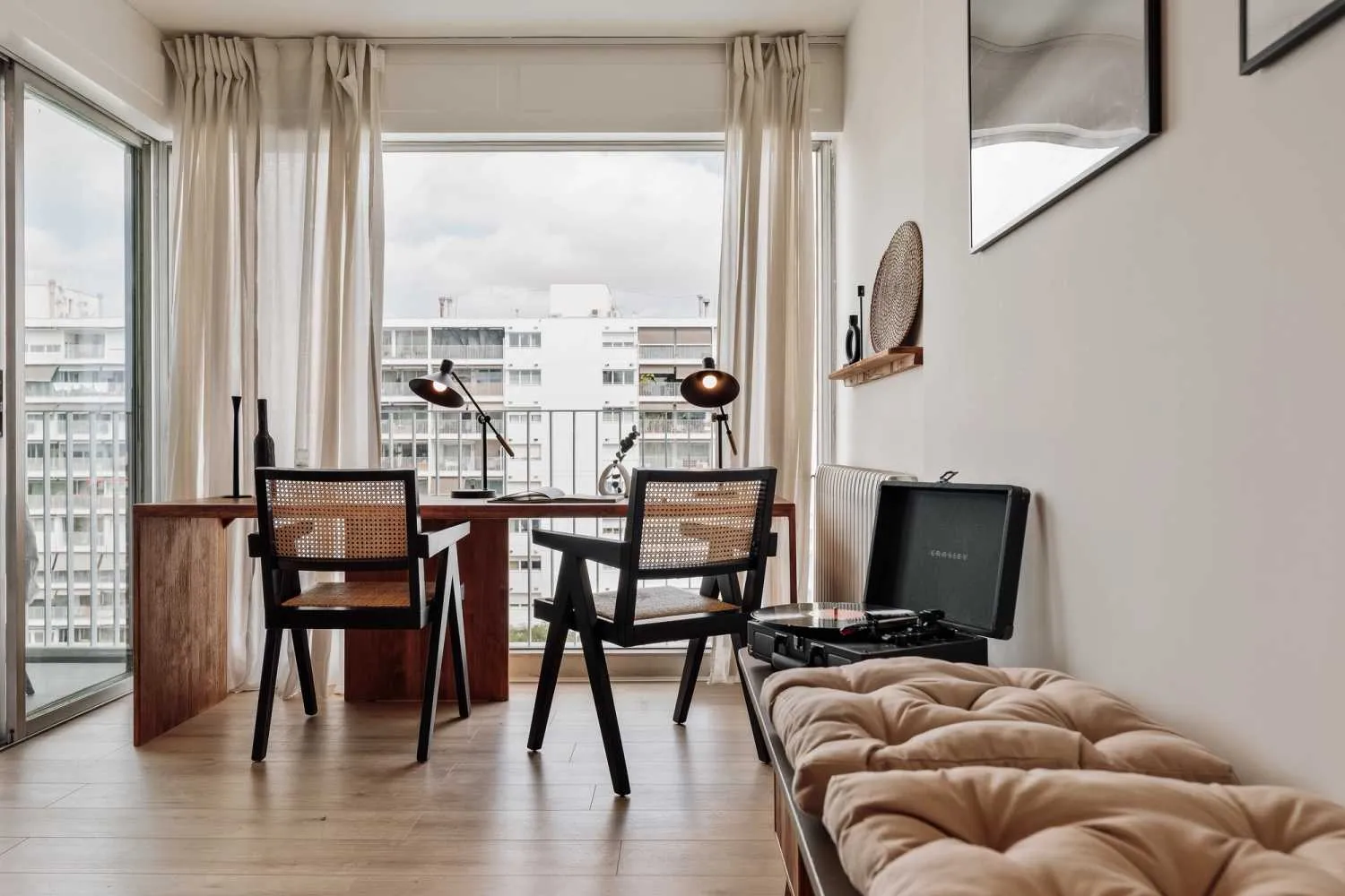 Vast Urban Penthouse With Premium Home Office Setup In Barcelona #5