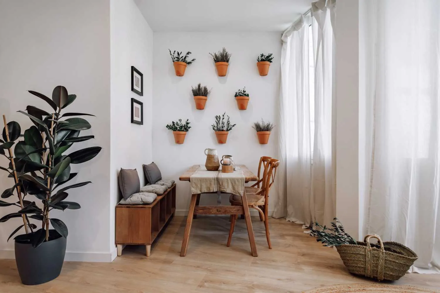 Trendy Barcelona Flat With Dual Monitors & Fast Fiber For Remote Work Comfort #3