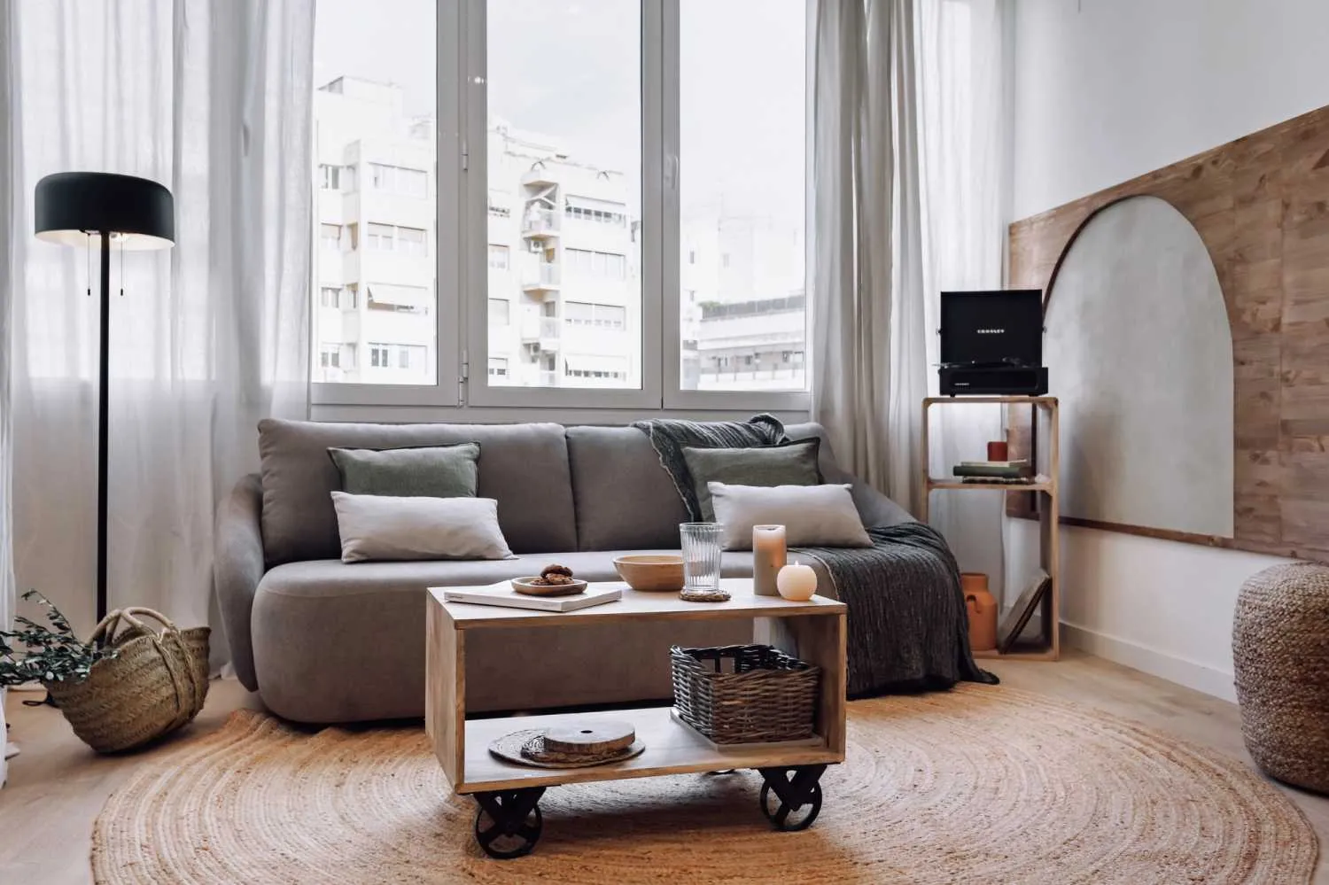 Trendy Barcelona Flat With Dual Monitors & Fast Fiber For Remote Work Comfort #5