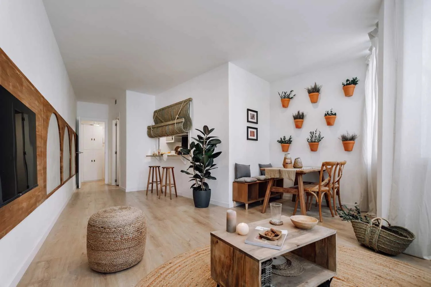 Trendy Barcelona Flat With Dual Monitors & Fast Fiber For Remote Work Comfort #2