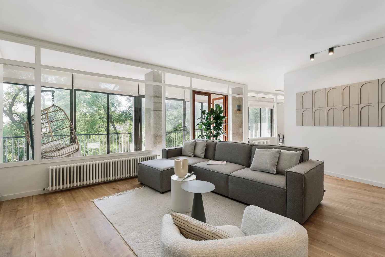 Luxurious Barcelona Penthouse With Pro-grade Workspace And High-speed Internet #3