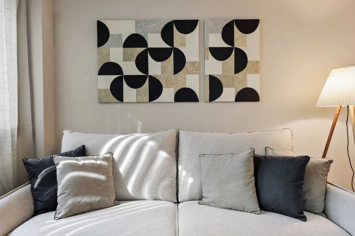 Airy 2-bed Flat With Premium Workstation & Gigabit Internet In Barcelona #4
