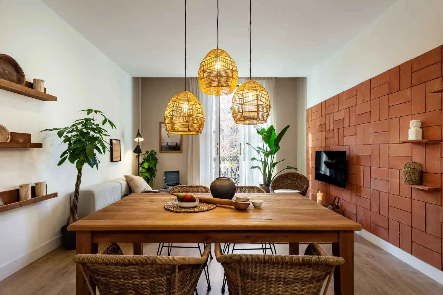 Trendy Barcelona Apartment With Premium Home Office Setup And Fast Fiber Connectivity #3