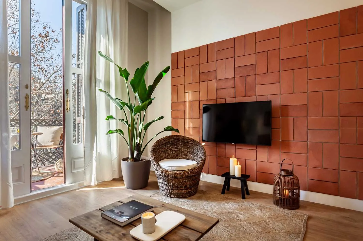 Trendy Barcelona Apartment With Premium Home Office Setup And Fast Fiber Connectivity #4