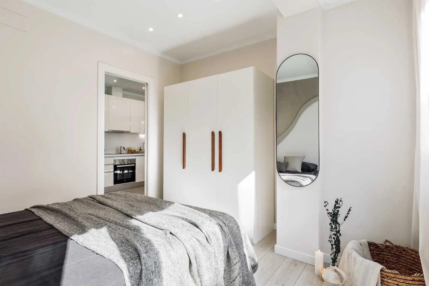 Contemporary 2-bed Flat With Pro Workstation & Modern Kitchen In Barcelona #4