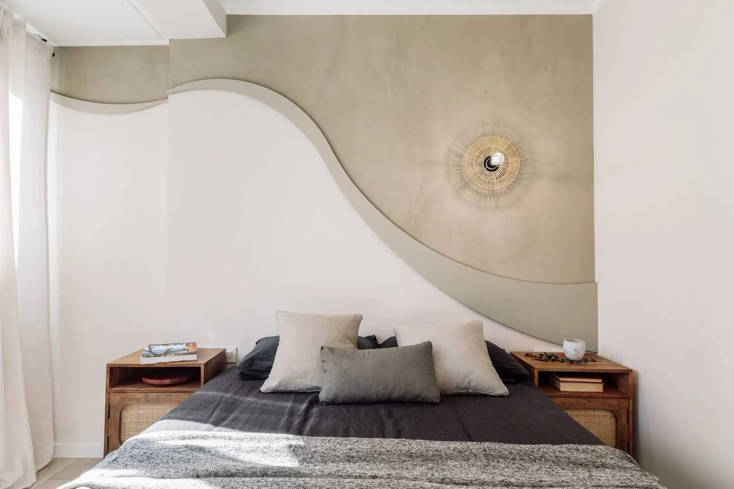 Contemporary 2-bed Flat With Pro Workstation & Modern Kitchen In Barcelona #3