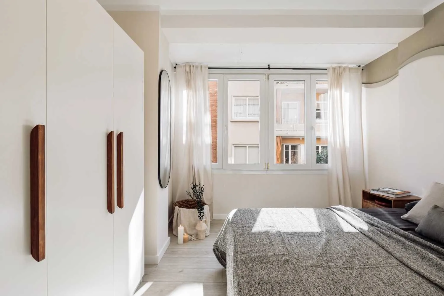 Contemporary 2-bed Flat With Pro Workstation & Modern Kitchen In Barcelona #2