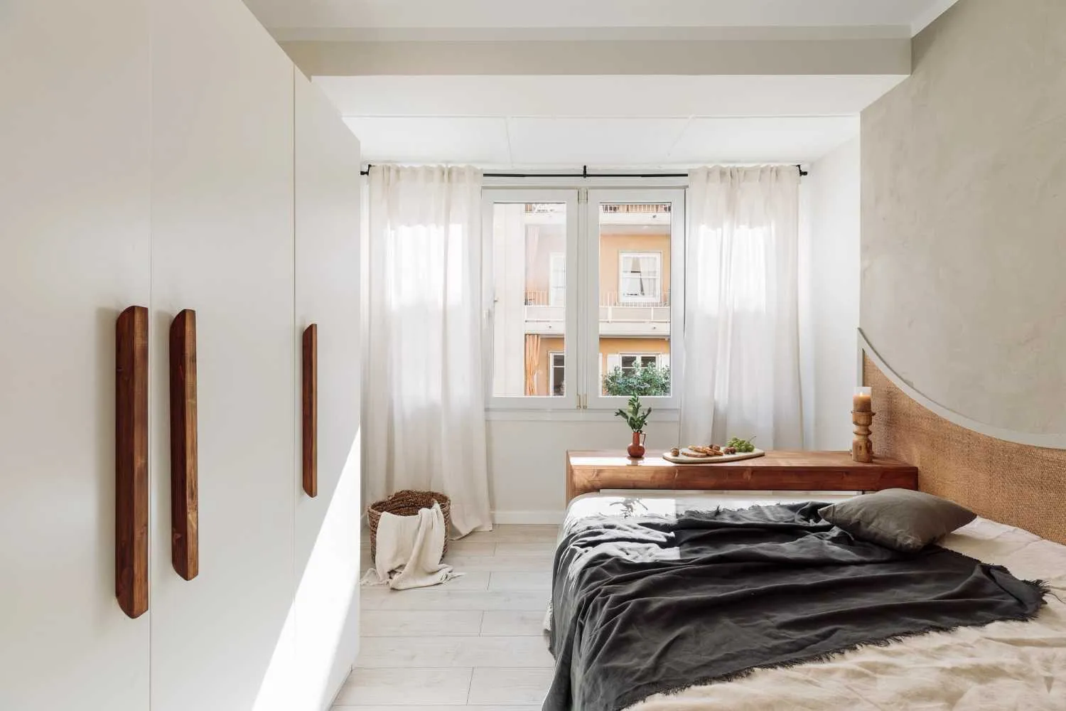 Contemporary 2-bed Flat With Pro Workstation & Modern Kitchen In Barcelona #5
