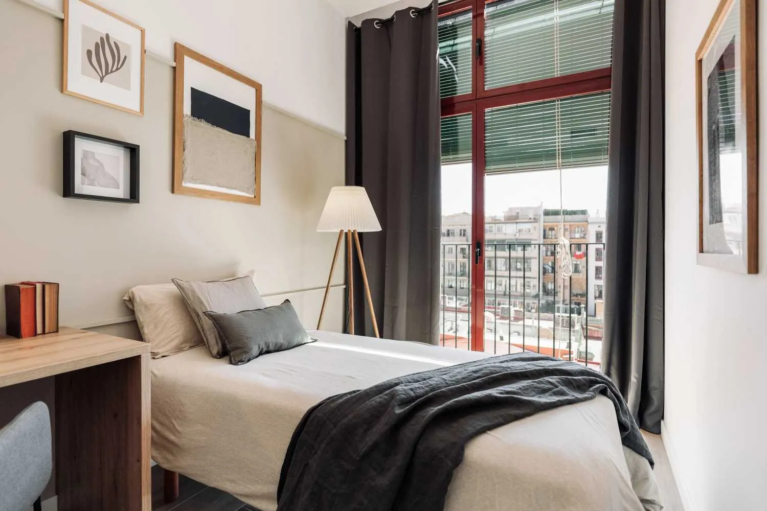 Sophisticated 2-bed Flat With Gigabit Internet And Podcast Setup In Barcelona #4