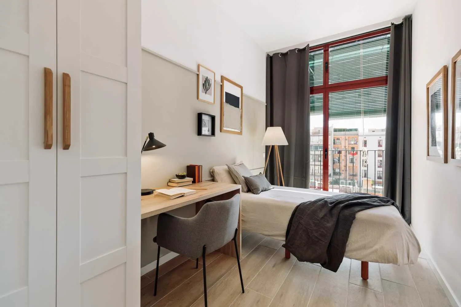 Sophisticated 2-bed Flat With Gigabit Internet And Podcast Setup In Barcelona #3