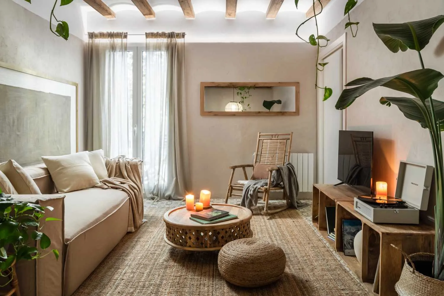 Spacious Barcelona Flat With Gigabit Internet, Pro Monitors & Creative Workspace #3