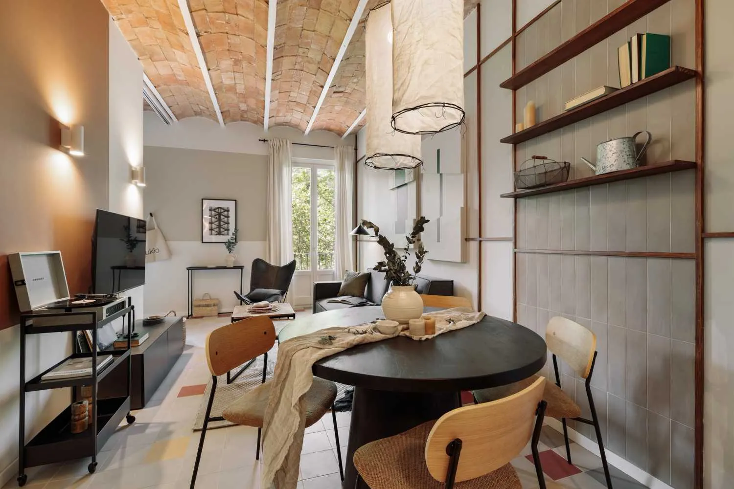 Elegant 78m2 Barcelona Flat With Gigabit Internet, Pro Audio & Chef's Kitchen For Remote Work #4